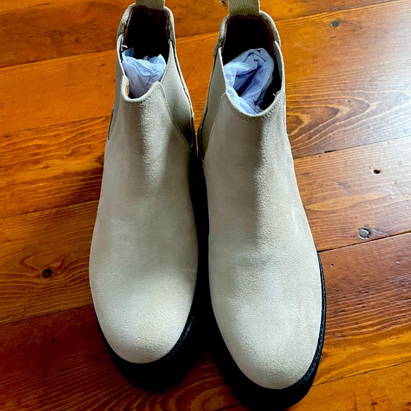 Grenson Naomi boots. Pristine. Never worn. UK size 5. These are a tad big for me - Picture 2 of 7